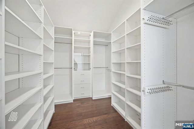 39 Drury Lane, Demarest, NJ 07627