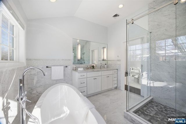 39 Drury Lane, Demarest, NJ 07627