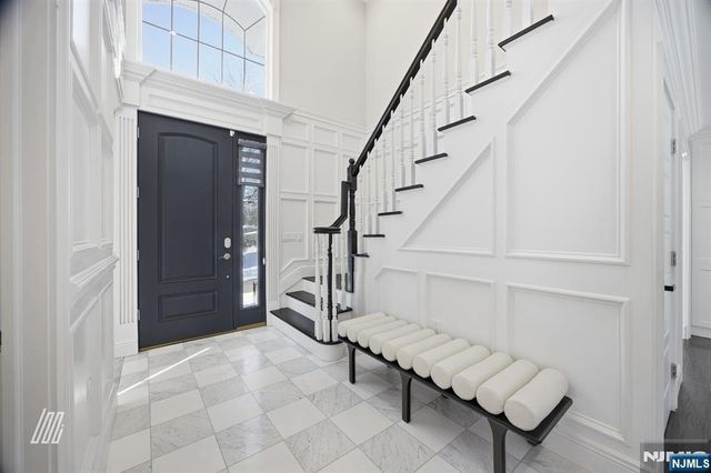 39 Drury Lane, Demarest, NJ 07627