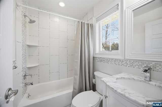 39 Drury Lane, Demarest, NJ 07627