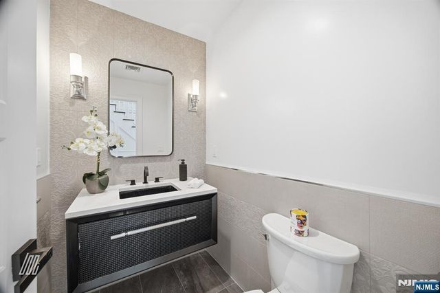 39 Drury Lane, Demarest, NJ 07627