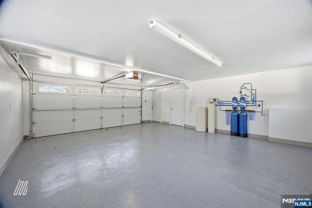 39 Drury Lane, Demarest, NJ 07627