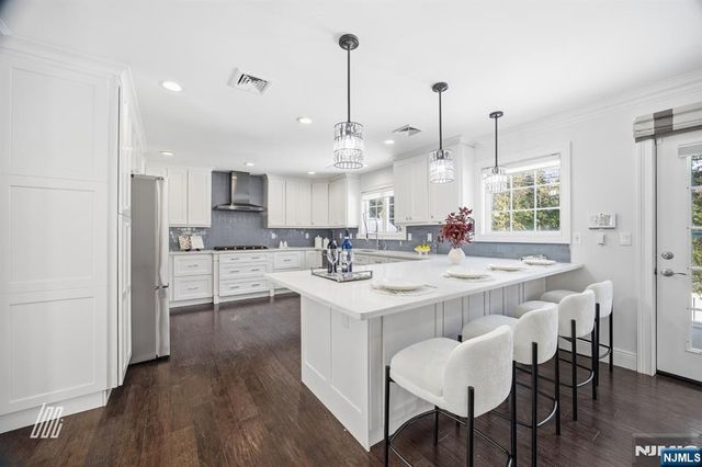 39 Drury Lane, Demarest, NJ 07627