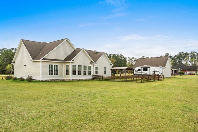 687 Tiger Paw Rd., Loris, SC 29569