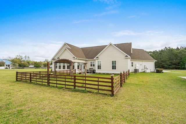 687 Tiger Paw Rd., Loris, SC 29569