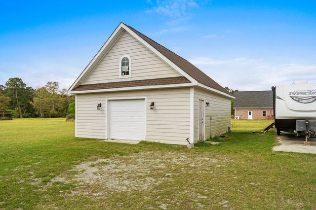 687 Tiger Paw Rd., Loris, SC 29569