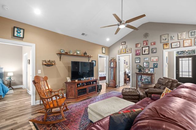 687 Tiger Paw Rd., Loris, SC 29569