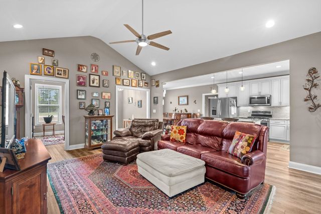 687 Tiger Paw Rd., Loris, SC 29569