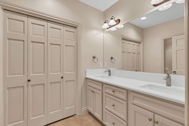 3 N Stagecoach Ct, Wichita, KS 67230