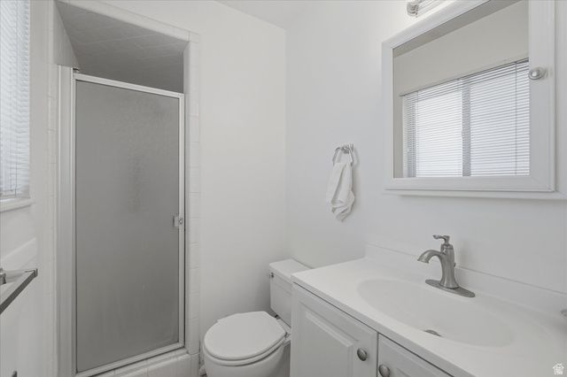 392 E PERRINE DR, Midvale, UT 84047