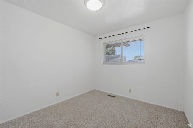 392 E PERRINE DR, Midvale, UT 84047