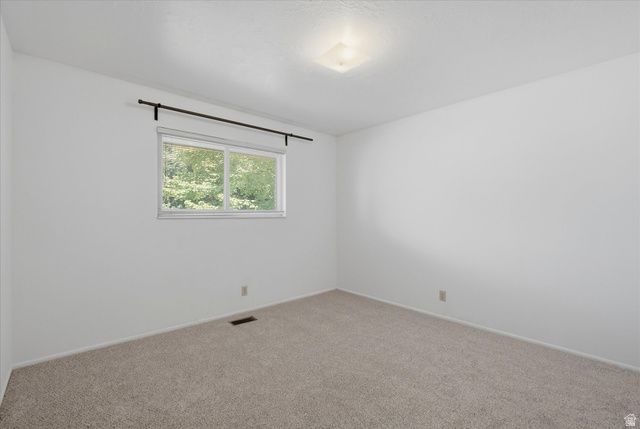 392 E PERRINE DR, Midvale, UT 84047
