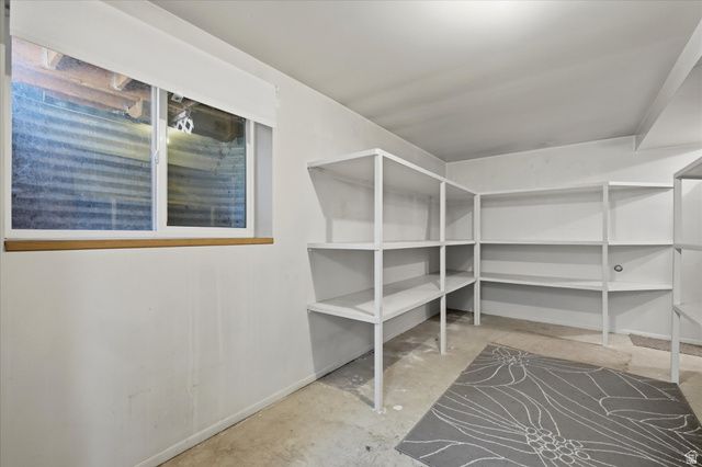 392 E PERRINE DR, Midvale, UT 84047