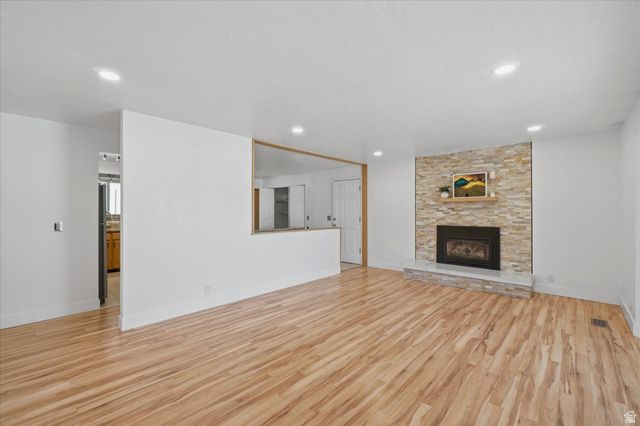 392 E PERRINE DR, Midvale, UT 84047