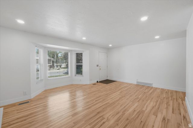 392 E PERRINE DR, Midvale, UT 84047