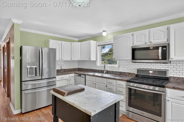9145 Apple Orchard Drive, Tyrone Township, MI 48430