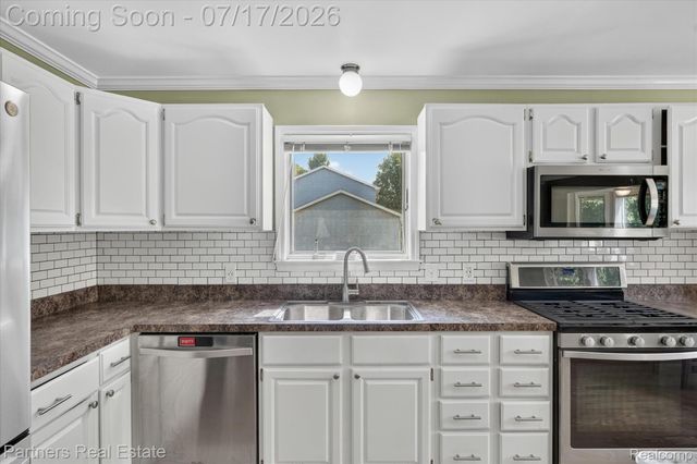 9145 Apple Orchard Drive, Tyrone Township, MI 48430