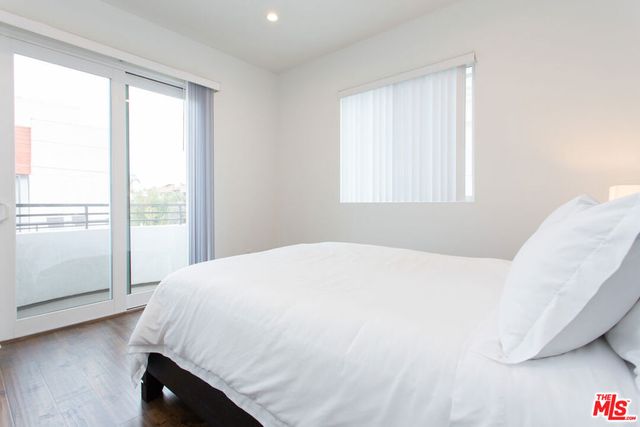 907 S Shenandoah Street 302, Los Angeles, CA 90035