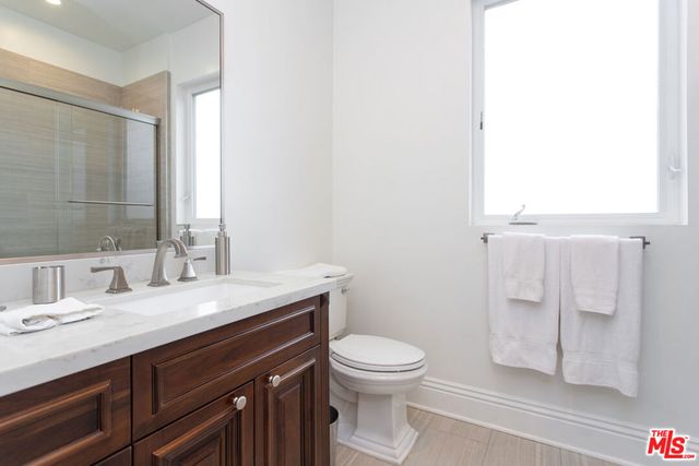 907 S Shenandoah Street 302, Los Angeles, CA 90035