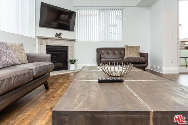 907 S Shenandoah Street 302, Los Angeles, CA 90035