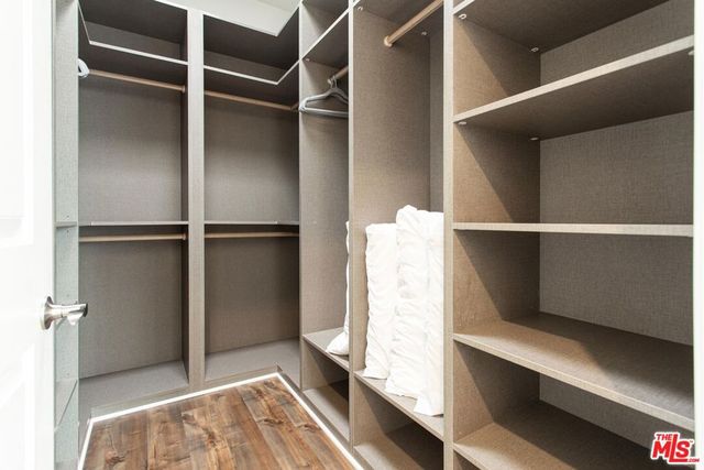 907 S Shenandoah Street 302, Los Angeles, CA 90035