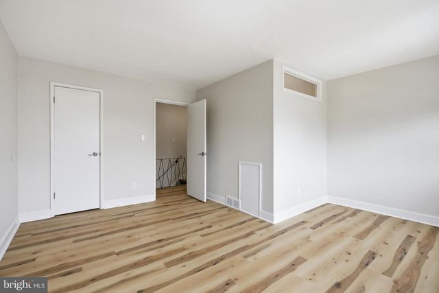 11 OAKMONT DR, New Castle, DE 19720