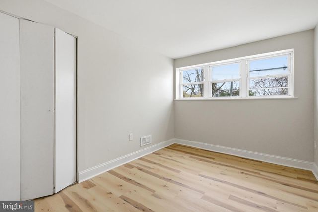 11 OAKMONT DR, New Castle, DE 19720