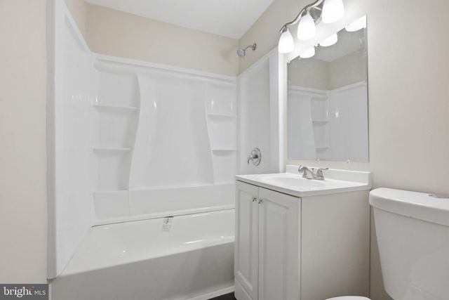 11 OAKMONT DR, New Castle, DE 19720