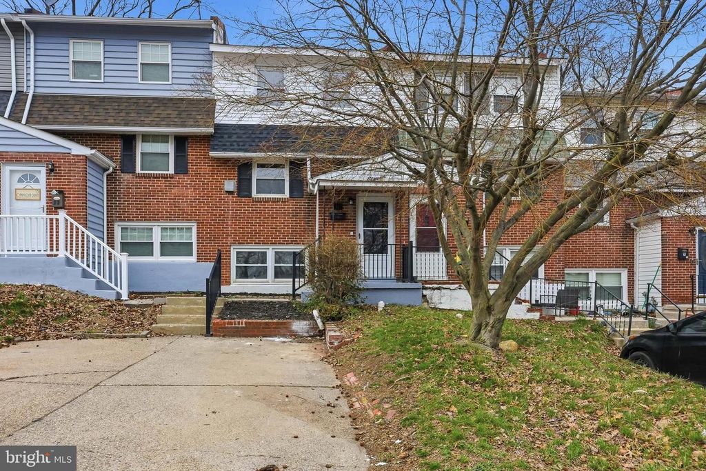 11 OAKMONT DR, New Castle, DE 19720