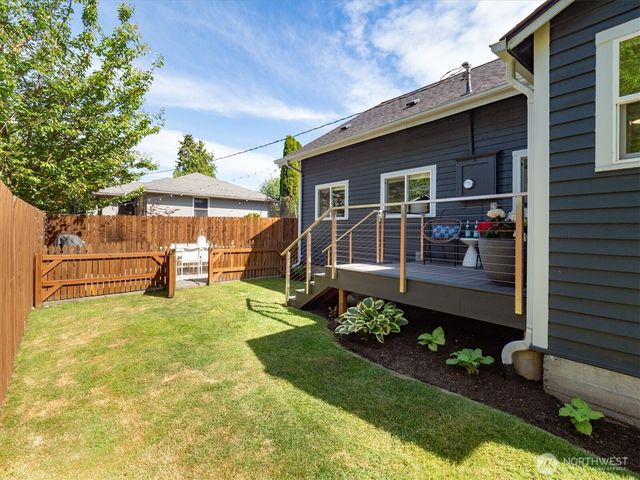 8709 14th Avenue NW, Seattle, WA 98117