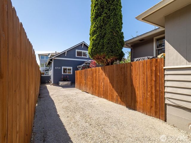 8709 14th Avenue NW, Seattle, WA 98117
