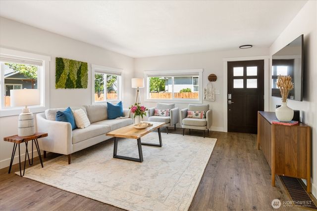 8709 14th Avenue NW, Seattle, WA 98117