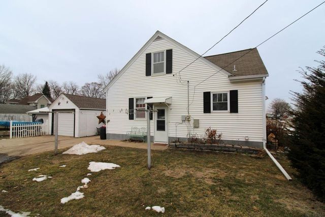 303 West Street, Reinbeck, IA 50669