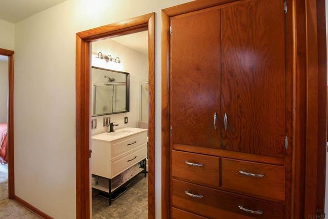 303 West Street, Reinbeck, IA 50669