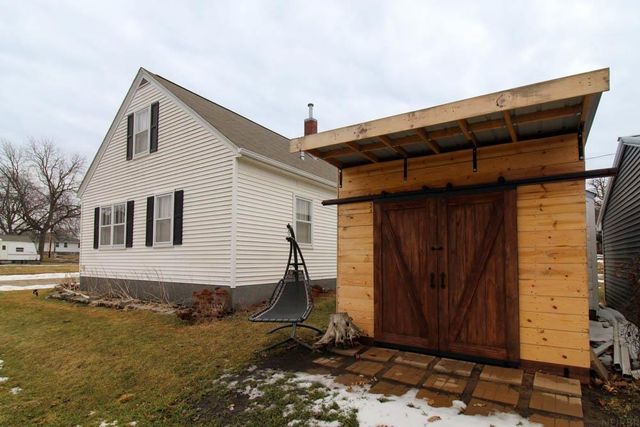 303 West Street, Reinbeck, IA 50669