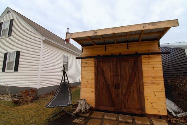 303 West Street, Reinbeck, IA 50669