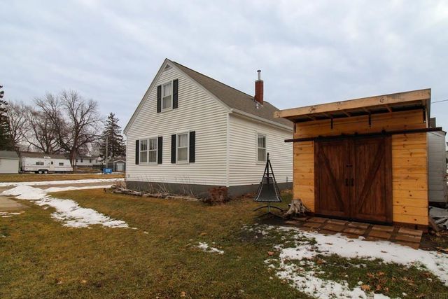 303 West Street, Reinbeck, IA 50669