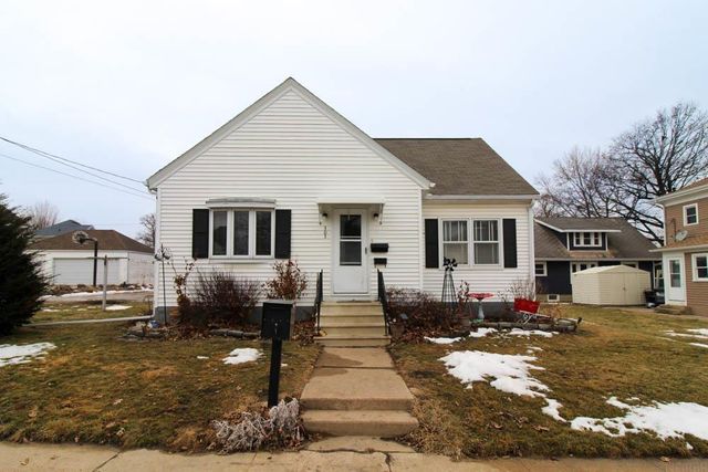 303 West Street, Reinbeck, IA 50669