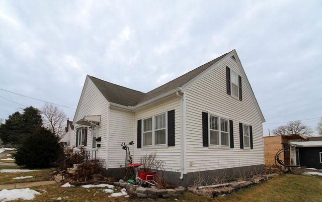 303 West Street, Reinbeck, IA 50669