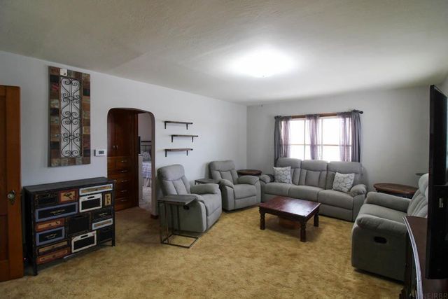 303 West Street, Reinbeck, IA 50669