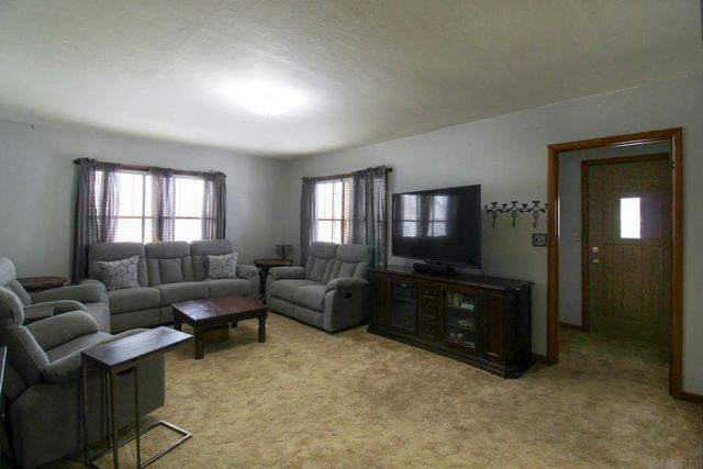 303 West Street, Reinbeck, IA 50669