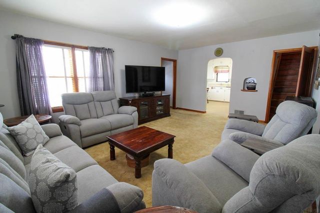 303 West Street, Reinbeck, IA 50669