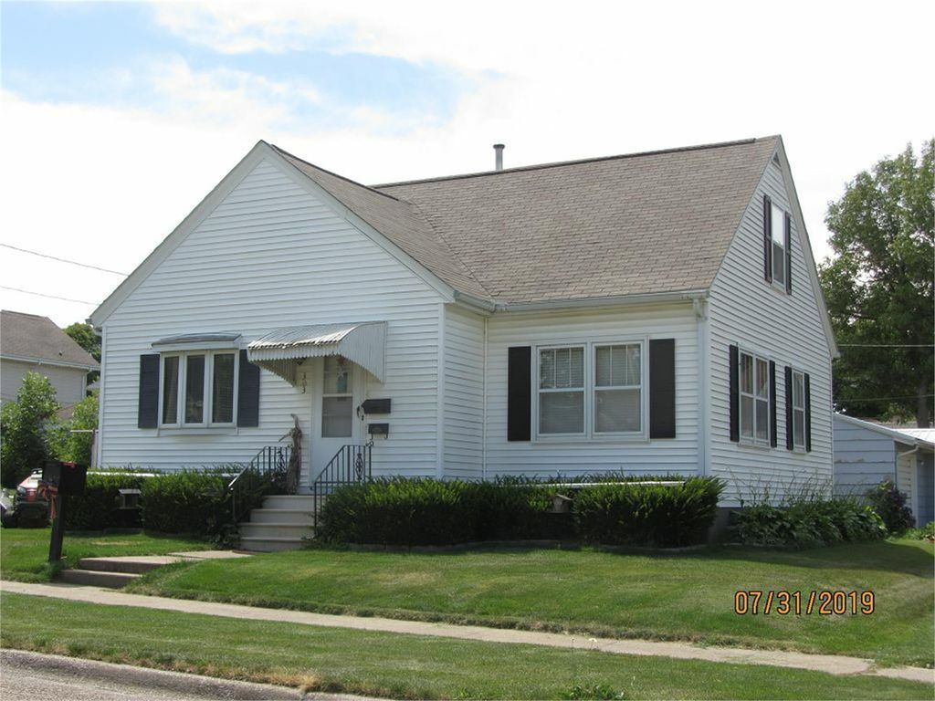 303 West Street, Reinbeck, IA 50669