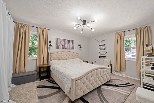 2382 Penny Lane, Youngstown, OH 44515