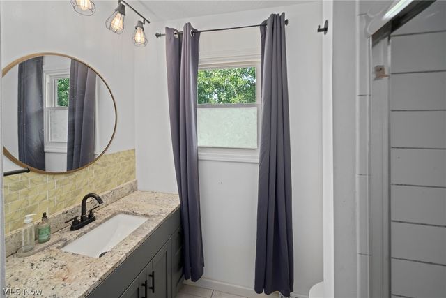 2382 Penny Lane, Youngstown, OH 44515