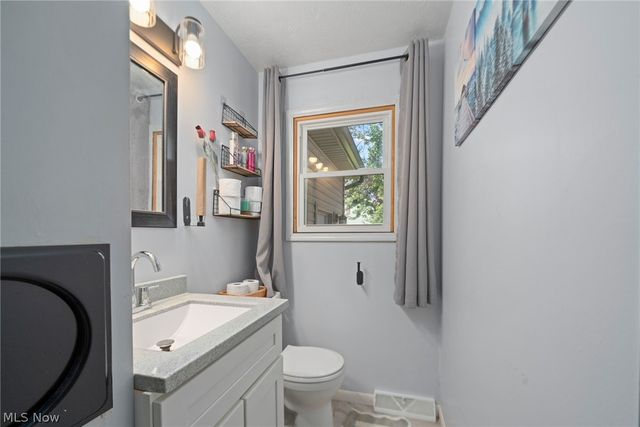 2382 Penny Lane, Youngstown, OH 44515