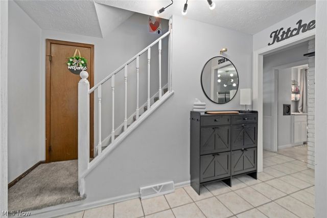 2382 Penny Lane, Youngstown, OH 44515