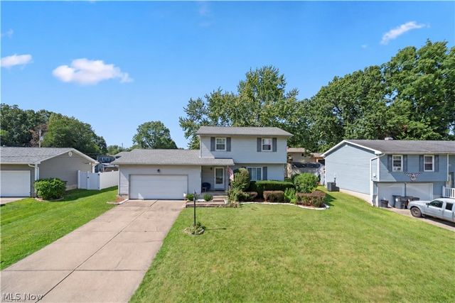2382 Penny Lane, Youngstown, OH 44515