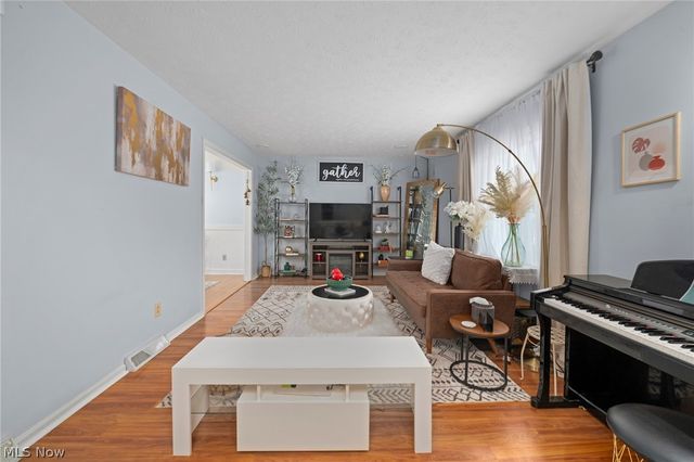 2382 Penny Lane, Youngstown, OH 44515