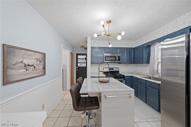 2382 Penny Lane, Youngstown, OH 44515